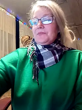 Snapshot of irinamaux chatting on 02.02.25 irinamaux online show from 02.02.25