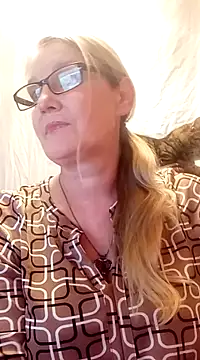 Snapshot of irinamaux chatting on 02.04.25 irinamaux online show from 02.04.25