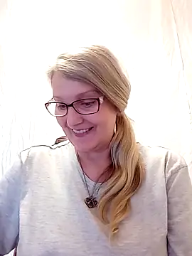 Snapshot of irinamaux chatting on 02.09.25 irinamaux online show from 02.09.25