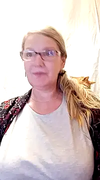 Snapshot of irinamaux chatting on 02.13.25 irinamaux online show from 02.13.25