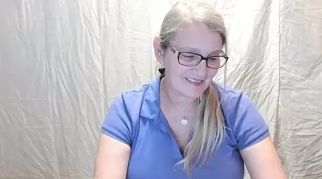 Snapshot of irinamaux chatting on 02.20.25 irinamaux online show from 02.20.25