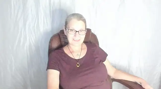 Snapshot of irinamaux chatting on 02.23.25 irinamaux online show from 02.23.25
