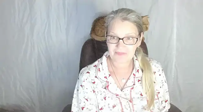 Snapshot of irinamaux chatting on 02.27.25 irinamaux online show from 02.27.25