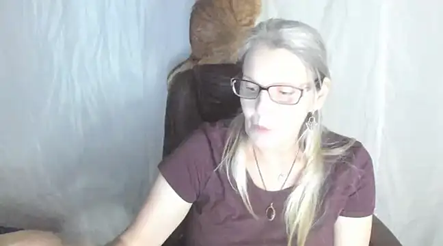 Snapshot of irinamaux chatting on 02.27.25 irinamaux online show from 02.27.25