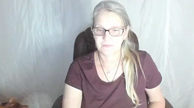 Snapshot of irinamaux chatting on 02.27.25 irinamaux online show from 02.27.25