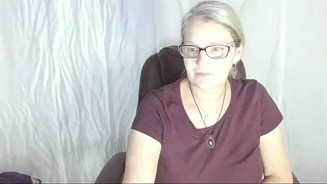 Snapshot of irinamaux chatting on 03.01.25 irinamaux online show from 03.01.25