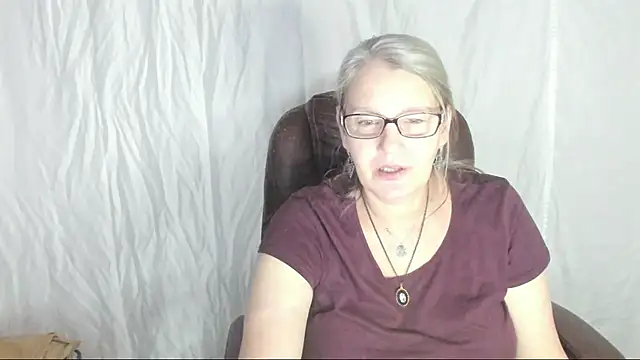 Snapshot of irinamaux chatting on 03.01.25 irinamaux online show from 03.01.25