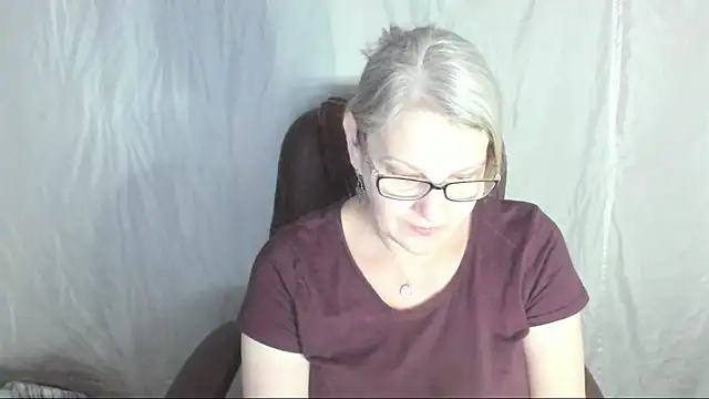 Snapshot of irinamaux chatting on 03.06.25 irinamaux online show from 03.06.25