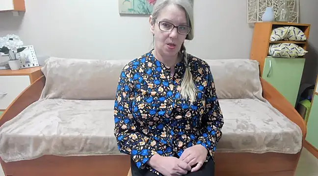 Snapshot of irinamaux chatting on 03.16.25 irinamaux online show from 03.16.25