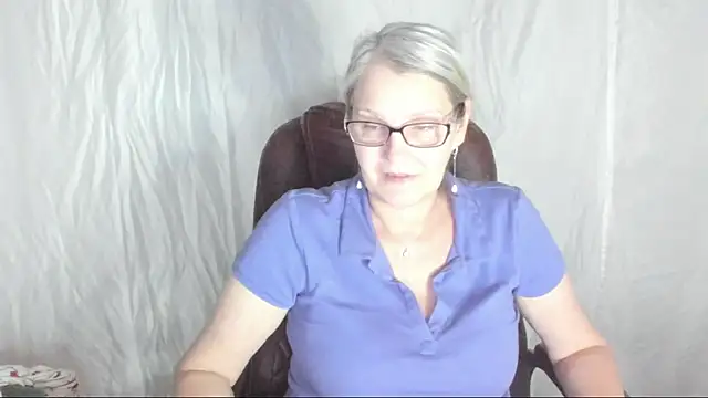 Snapshot of irinamaux chatting on 03.21.25 irinamaux online show from 03.21.25