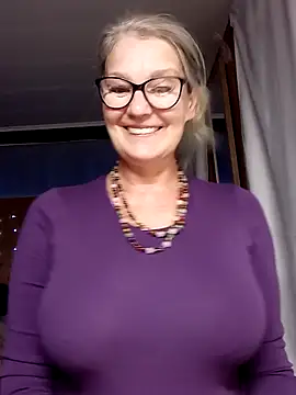 Snapshot of irinamaux chatting on 09.14.25 irinamaux online show from 09.14.25
