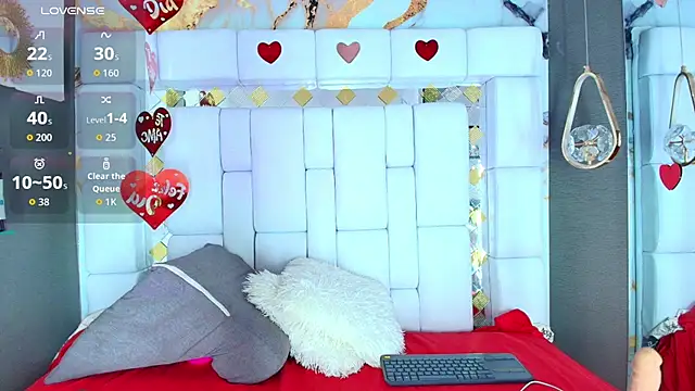 Snapshot of emily_madrid chatting on 09.17.25 emily madrid online show from 09.17.25