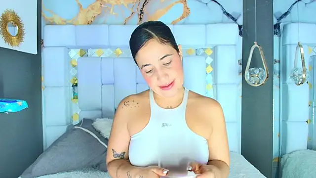 Snapshot of emily_madrid chatting on 10.01.25 emily madrid online show from 10.01.25