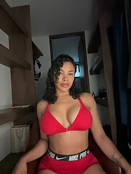 Snapshot of Brunettexio chatting on 01.19.25 Brunettexio online show from 01.19.25