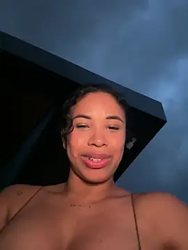 Snapshot of Brunettexio chatting on 02.08.25 Brunettexio online show from 02.08.25