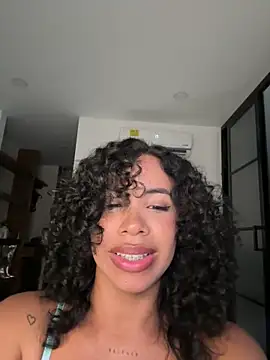 Snapshot of Brunettexio chatting on 03.02.25 Brunettexio online show from 03.02.25