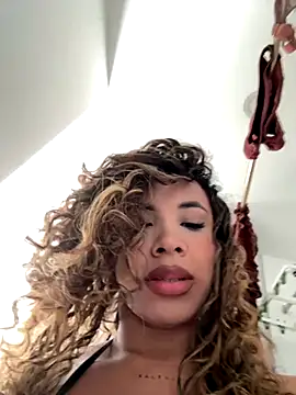 Snapshot of Brunettexio chatting on 09.28.25 Brunettexio online show from 09.28.25