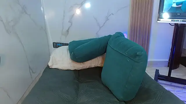 mollyguns online show from 12.16.25