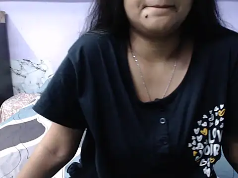 Snapshot of Freya_nia chatting on 09.25.25 Freya nia online show from 09.25.25