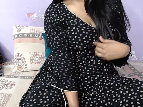 Snapshot of Freya_nia chatting on 11.15.25 Freya nia online show from 11.15.25