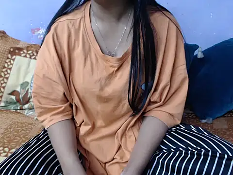 Snapshot of Freya_nia chatting on 11.20.25 Freya nia online show from 11.20.25