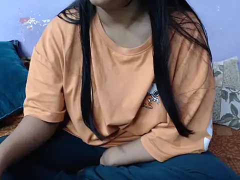 Snapshot of Freya_nia chatting on 11.21.25 Freya nia online show from 11.21.25