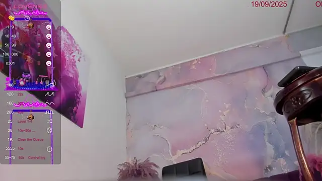 VALERIAQUEENTS online show from 09.19.25