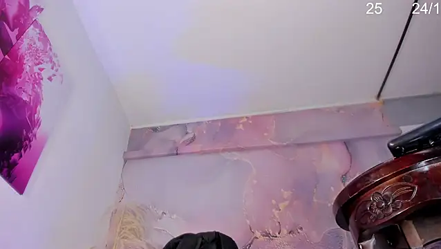 VALERIAQUEENTS online show from 10.24.25