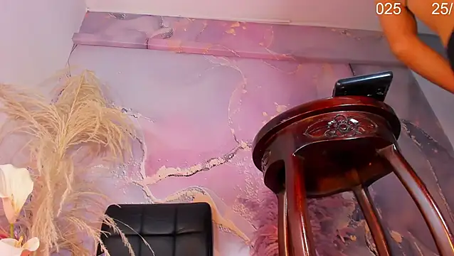 VALERIAQUEENTS online show from 10.25.25