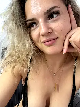 Snapshot of LexyGold chatting on 09.14.25 LexyGold online show from 09.14.25