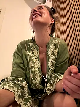 Snapshot of LexyGold chatting on 10.03.25 LexyGold online show from 10.03.25