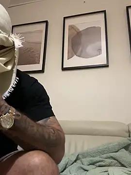 Snapshot of LexyGold chatting on 10.04.25 LexyGold online show from 10.04.25