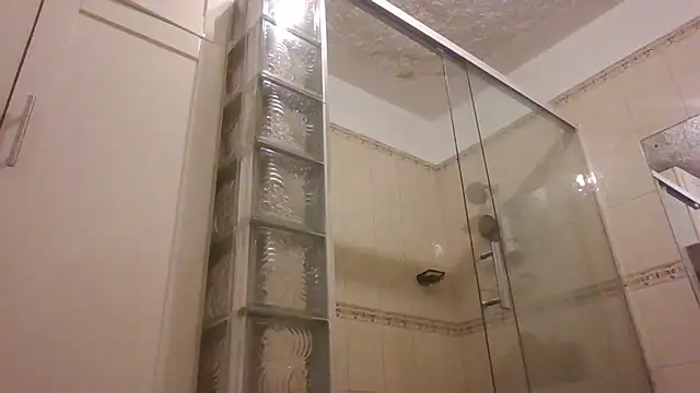 Bighood T online show from 04.05.26