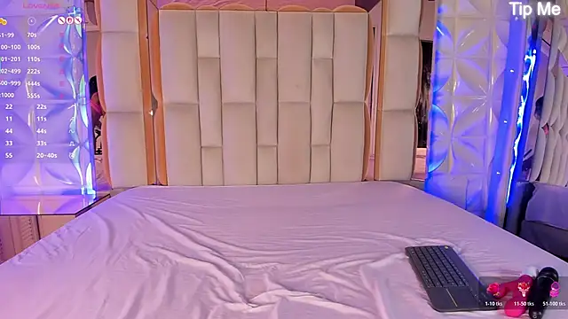 nicole cooper   online show from 11.11.25