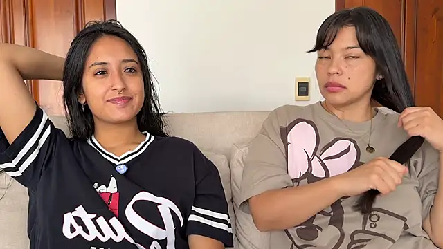 Snapshot of 2SummerLove1 chatting on 10.26.25 2SummerLove1 online show from 10.26.25