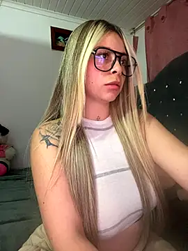 CristalGmez online show from 11.21.25