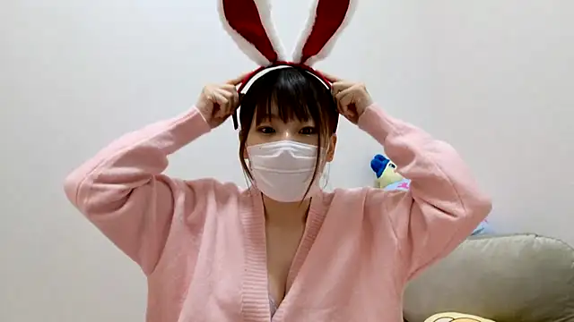 Snapshot of hi---chan- chatting on 12.17.24 hi---chan- online show from 12.17.24