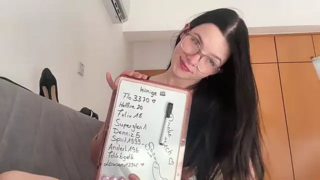 RoxiBlack online show from 11.29.25