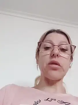 Snapshot of blondyruby chatting on 02.18.26 blondyruby online show from 02.18.26