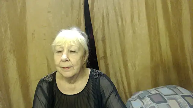 Snapshot of _Estelitta_5 chatting on 12.20.24 Estelitta 5 online show from 12.20.24