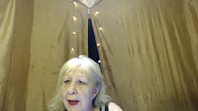 Snapshot of _Estelitta_5 chatting on 01.25.25 Estelitta 5 online show from 01.25.25