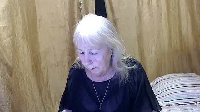 Snapshot of _Estelitta_5 chatting on 02.22.25 Estelitta 5 online show from 02.22.25