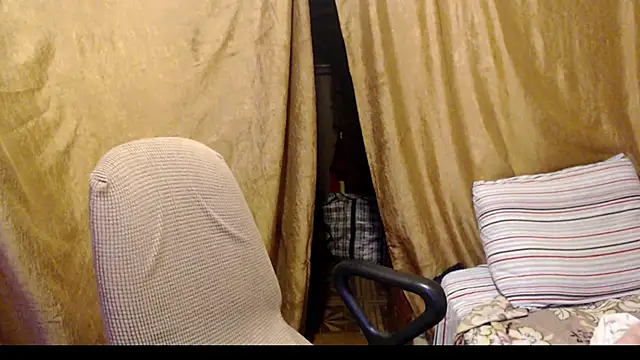 Snapshot of _Estelitta_5 chatting on 10.10.25 Estelitta 5 online show from 10.10.25