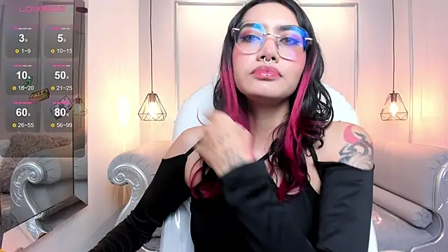 Snapshot of AzuraKindong chatting on 12.18.24 AzuraKindong online show from 12.18.24