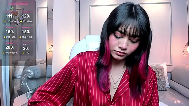 Snapshot of AzuraKindong chatting on 12.24.24 AzuraKindong online show from 12.24.24