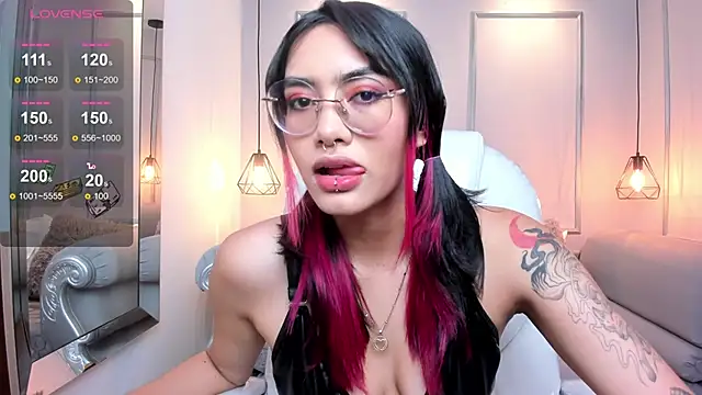 Snapshot of AzuraKindong chatting on 12.26.24 AzuraKindong online show from 12.26.24