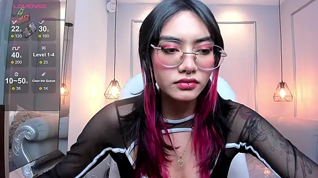 Snapshot of AzuraKindong chatting on 12.27.24 AzuraKindong online show from 12.27.24