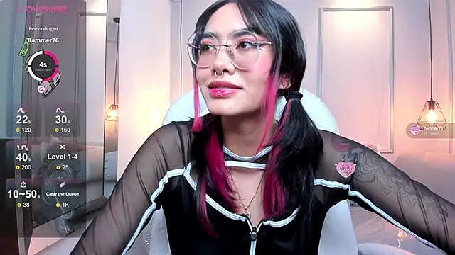 Snapshot of AzuraKindong chatting on 12.27.24 AzuraKindong online show from 12.27.24