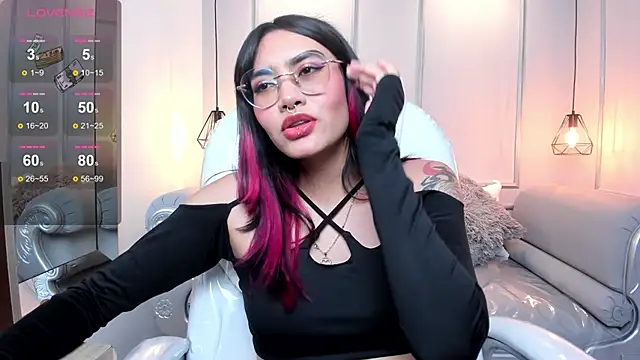 Snapshot of AzuraKindong chatting on 12.31.24 AzuraKindong online show from 12.31.24