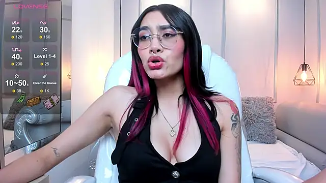 Snapshot of AzuraKindong chatting on 01.08.25 AzuraKindong online show from 01.08.25